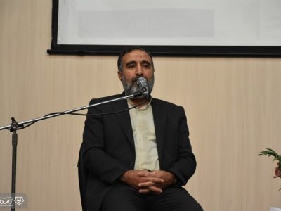 نباید به دشمنان میدان داد
