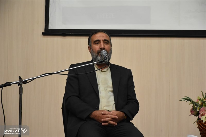 نباید به دشمنان میدان داد