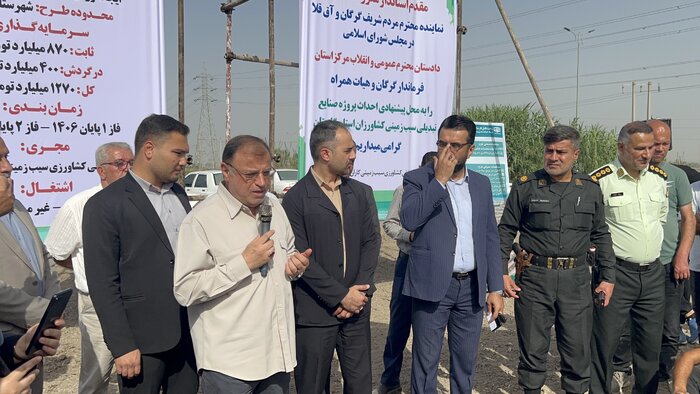 استاندار با لباس جهادی پای گلایه های کشاورزان