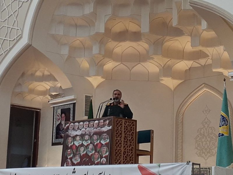 دشمن بدنبال ایجاد شکاف بین مردم و رهبریست