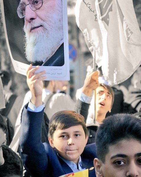 نگارستان ایران متحد و همدل علیه استکبارستیزی